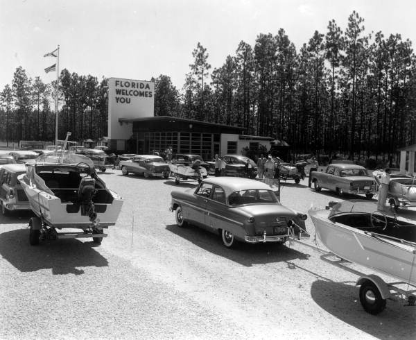 Tourists at a Florida Welcome Station (October 1955). 