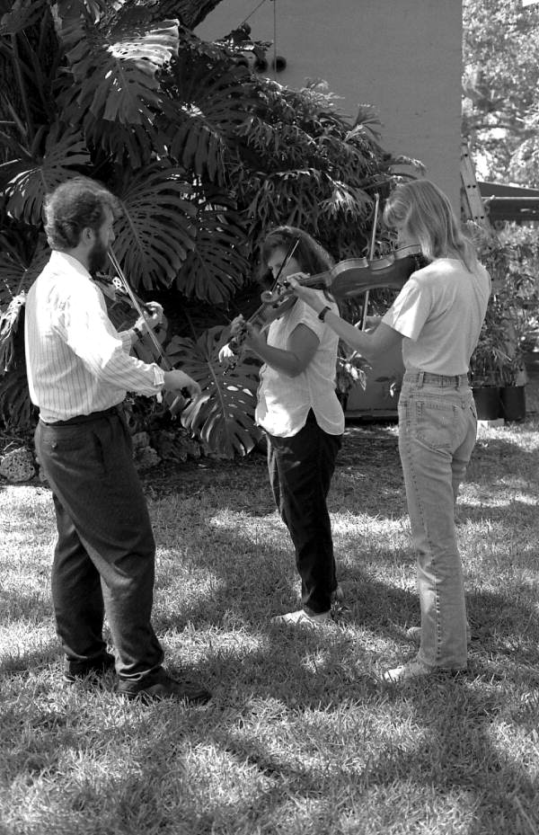 James Kelly works with folklife apprentices Pam Carsey and Linda Gesele on playing the Irish fiddle in Miami (1988).