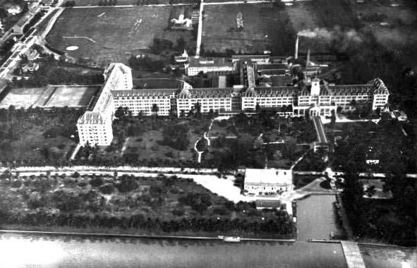 Aerial view of the Royal Poinciana Hotel during its final years (circa 1925).