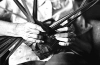 Evelyn Caffee Parks making a palmetto basket (photographed by Brenda McCallum)