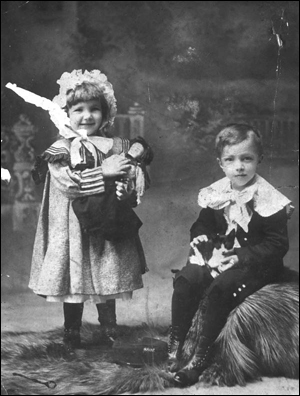 Floss and Jules Knight (189-)