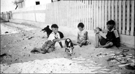 Roberts family children with pet pig "Alice": Saint George Island, Florida (193-)