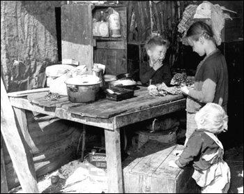 Migrant children workers: Belle Glade, Florida (1939)