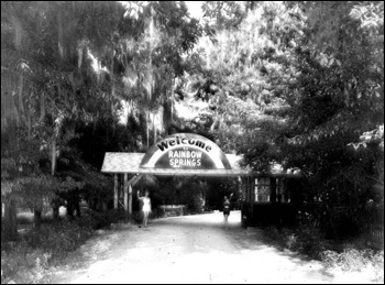 Entrance to Rainbow Springs: Rainbow Springs, Florida (195-)