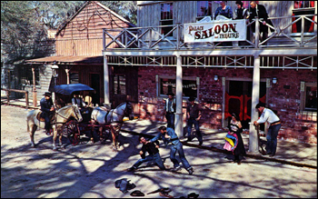 Gunfight show at the Six Gun Territory tourist attraction: Ocala, Florida