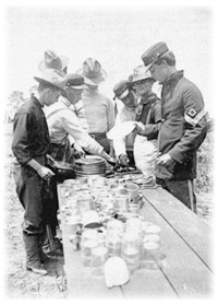 Company D Florida volunteers at dinner (1898)