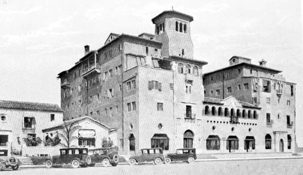 The El Vernona Hotel before it became the John Ringling Hotel following a dispute between John Ringling and his business partner Owen Burns (circa 1925).