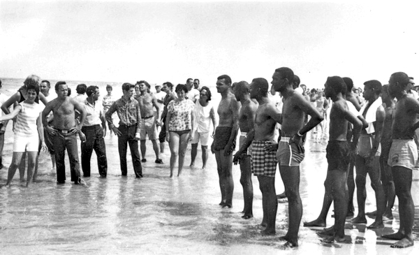 Confrontation between integrationists and segregationists at a whites-only beach in St. Augustine