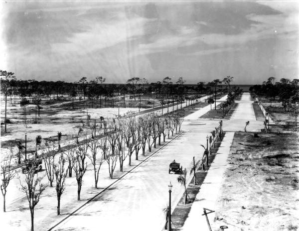 Bird's-eye view of a new tree-lined road heading toward the beach at Venice in Sarasota County. During the heady years of the Florida land boom, new developments popped up all along the Gulf Coast (1926).