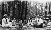 Palmer College students on a picnic