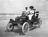 Family outing in a Stanley Steamer Model 60 - Volusia County