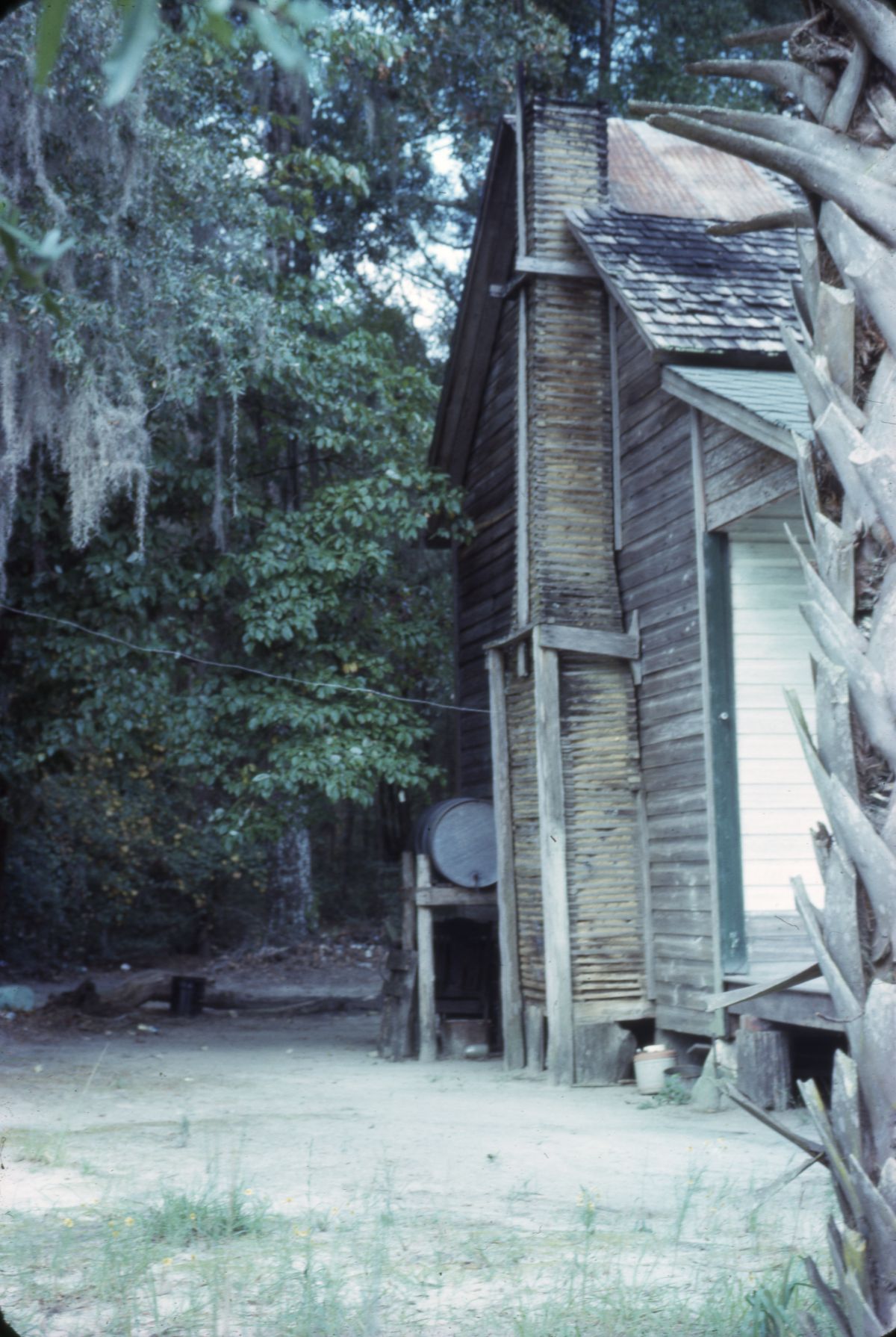 A stick and dirt chimney in Wakulla County (1965).